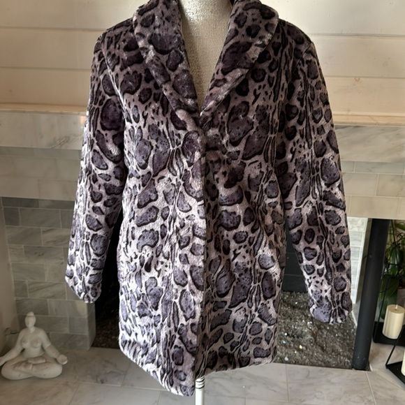 Tudor Court Gray and Black Leopard Faux Fur Shawl Collar Jacket - Picture 2 of 11
